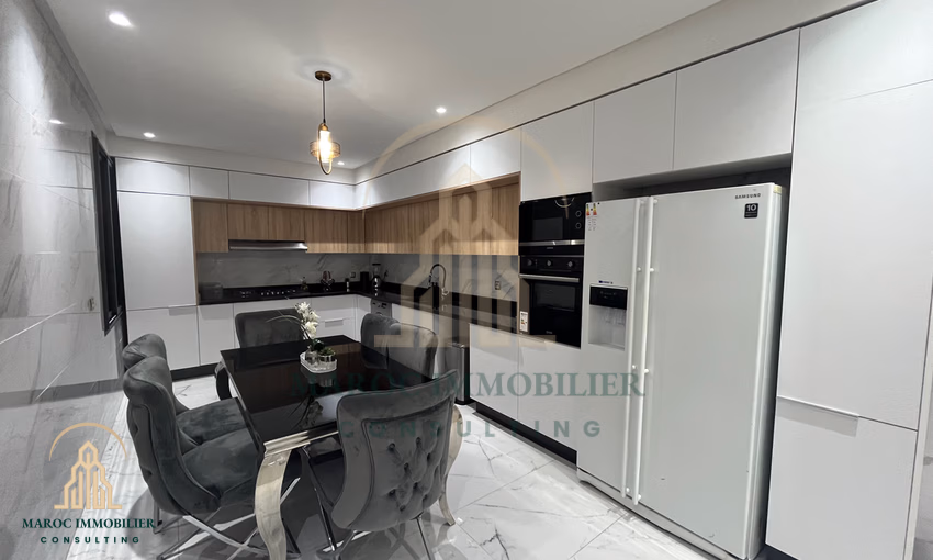 شقة للإيجار مع تراس في الطابق الثاني