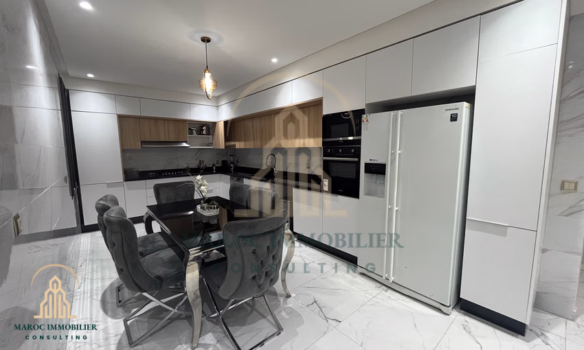 شقة للإيجار مع تراس في الطابق الثاني