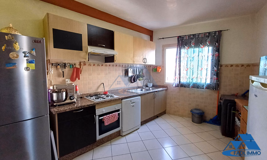 شقة للبيع في الطابق الرابع شقة للبيع في الطابق الرابع