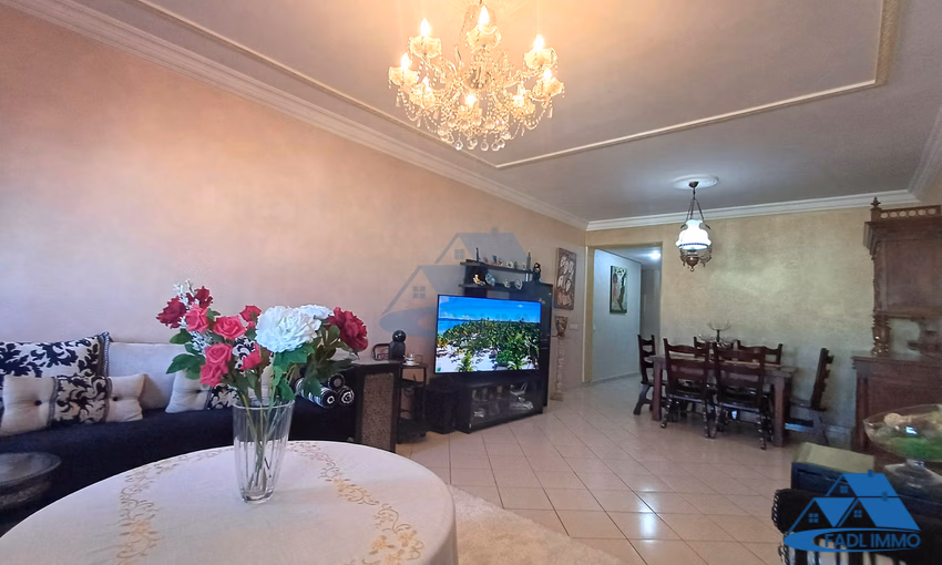 شقة للبيع في الطابق الرابع