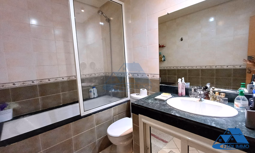 شقة للبيع في الطابق الرابع شقة للبيع في الطابق الرابع