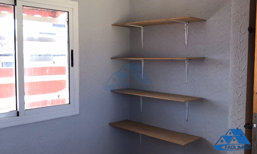 Studio à louer au deuxième étage