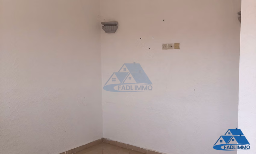 Studio à louer au deuxième étage