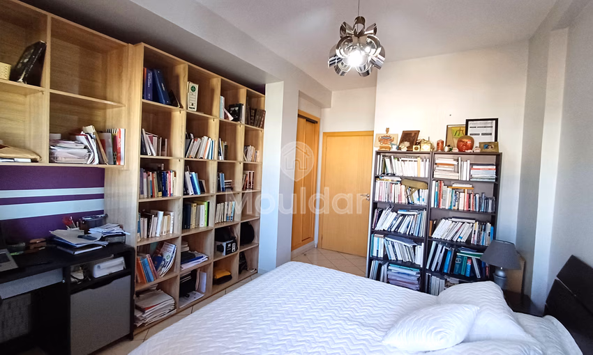 شقة للبيع في الطابق الرابع