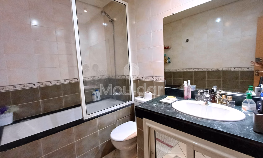 شقة للبيع في الطابق الرابع