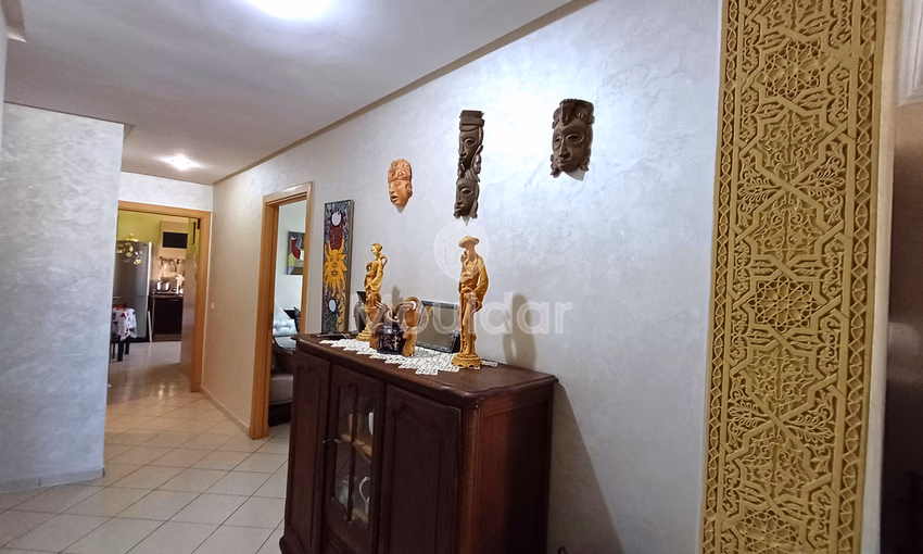 شقة للبيع في الطابق الرابع