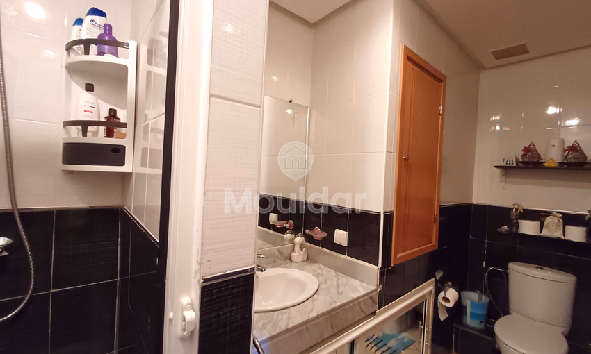 شقة للبيع في الطابق الرابع