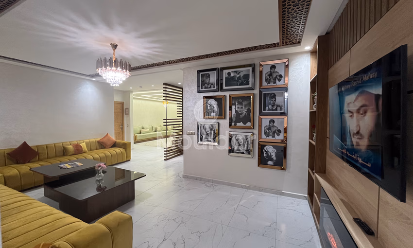 شقة للإيجار مع تراس في الطابق الثاني شقة للإيجار مع تراس في الطابق الثاني