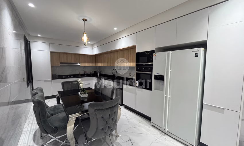 شقة للإيجار مع تراس في الطابق الثاني شقة للإيجار مع تراس في الطابق الثاني