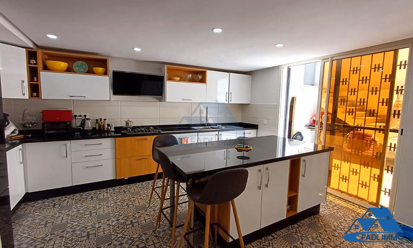 Villa à vendre et trois étages