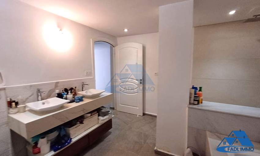 Villa à vendre et trois étages