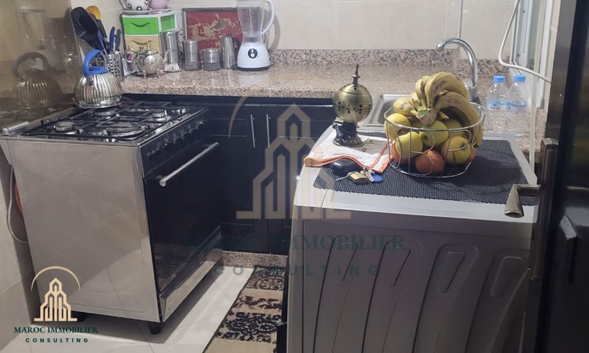 شقة للإيجار مع شرفة في الطابق الأول