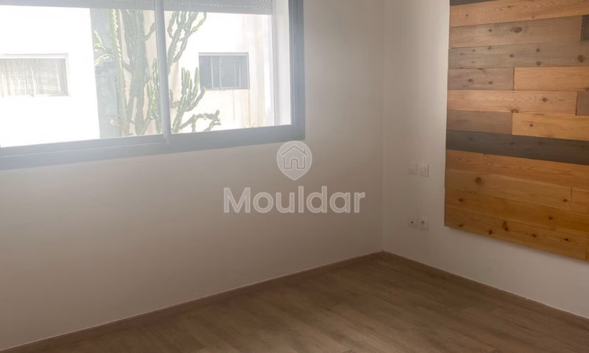 شقة للإيجار مع مسبح في الطابق الأول