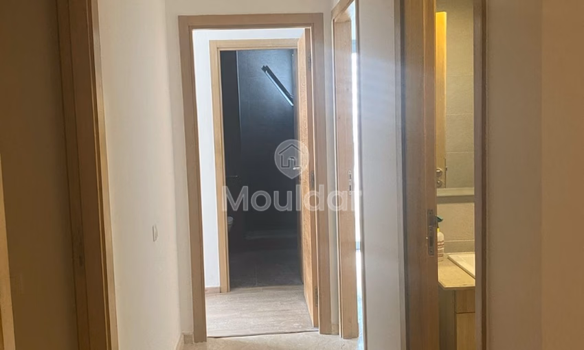 شقة للإيجار مع مسبح في الطابق الأول