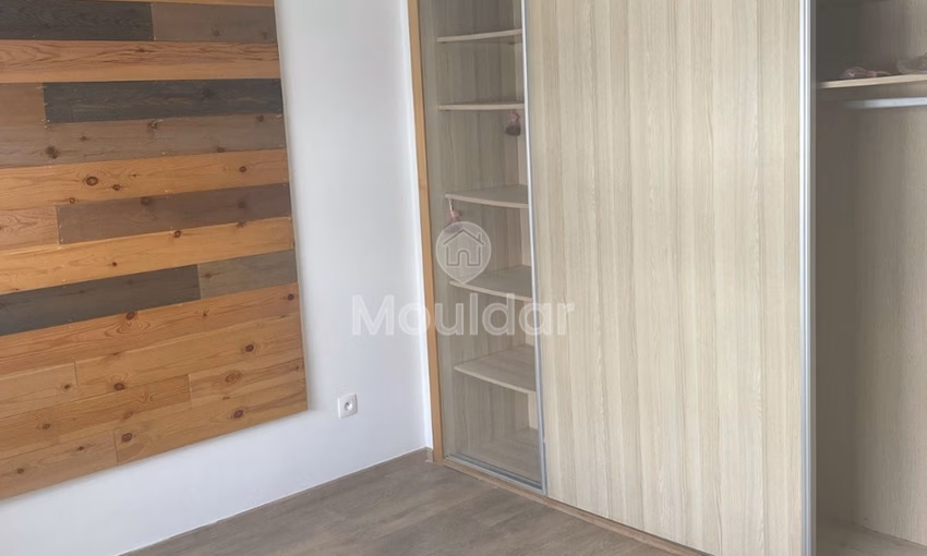 شقة للإيجار مع مسبح في الطابق الأول