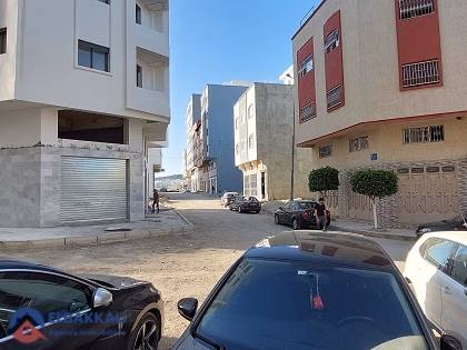 Casa en venta con balcón y cuatro pisos