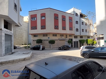 Casa en venta con balcón y cuatro pisos