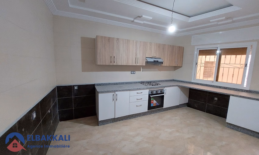 Maison à vendre avec garage et quatre étages