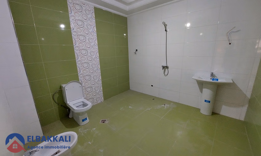 Maison à vendre avec garage et quatre étages