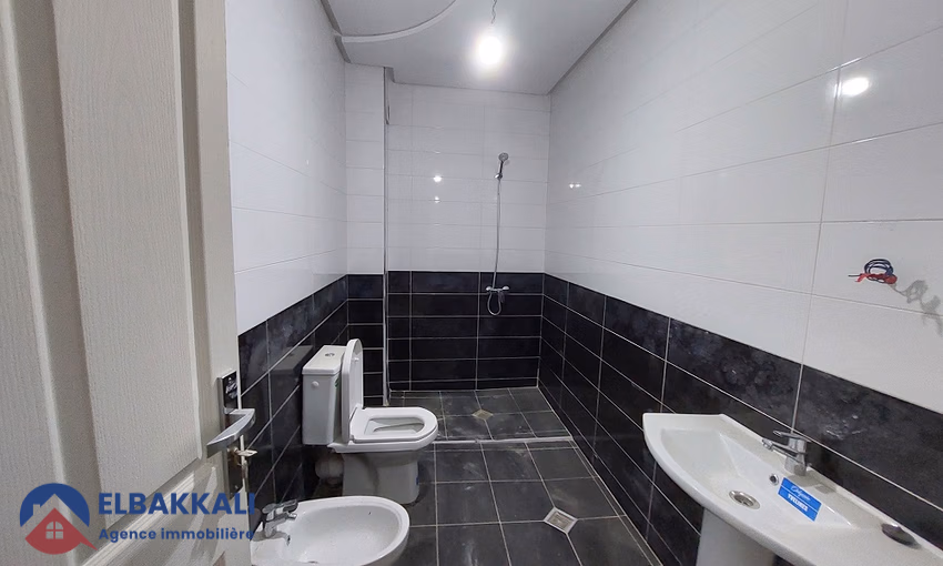 Maison à vendre avec garage et quatre étages