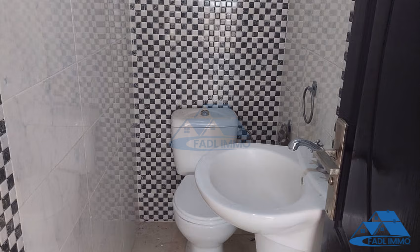 Appartement à vendre avec balcon au premier étage