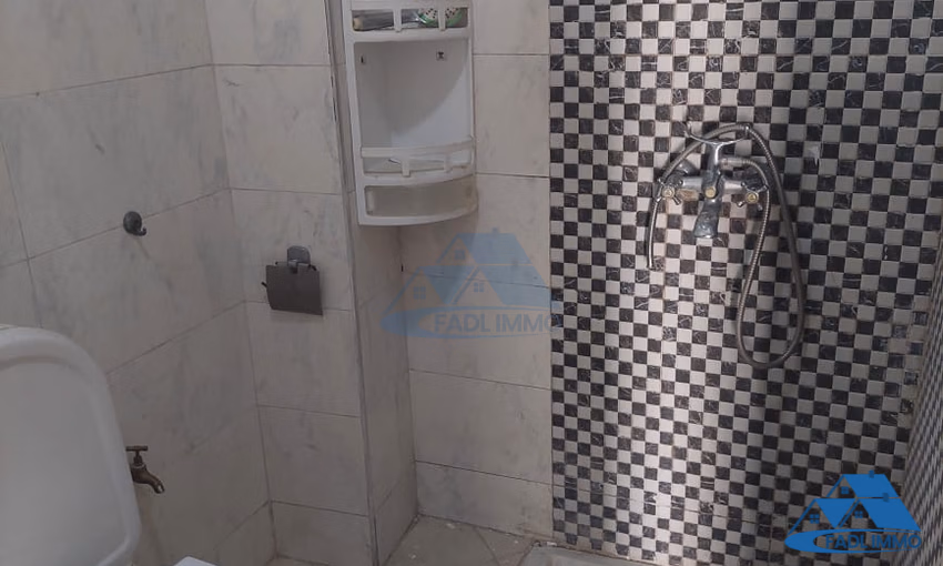 Appartement à vendre avec balcon au premier étage