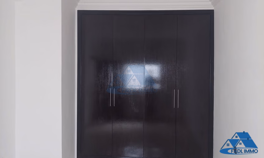 Appartement à vendre avec balcon au premier étage