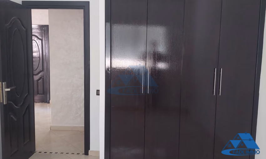 Appartement à vendre avec balcon au premier étage