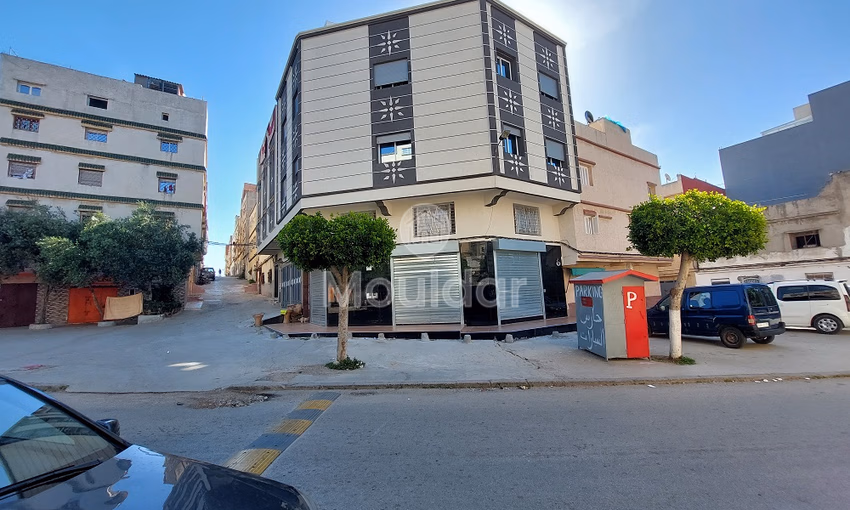 Maison à vendre avec balcon et trois étages