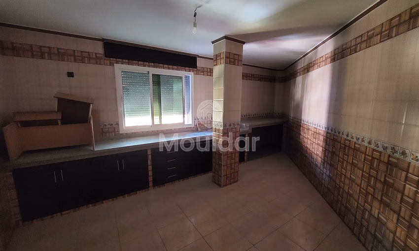 Maison à vendre avec balcon et trois étages