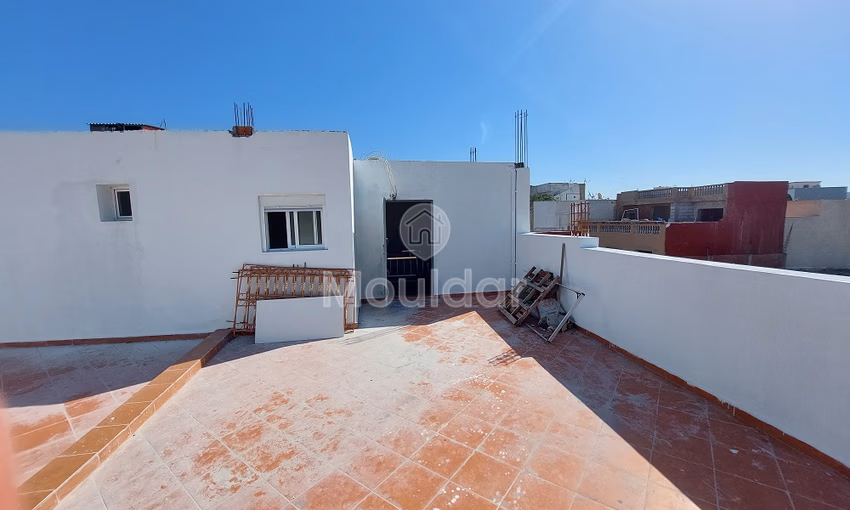 Maison à vendre avec balcon et trois étages