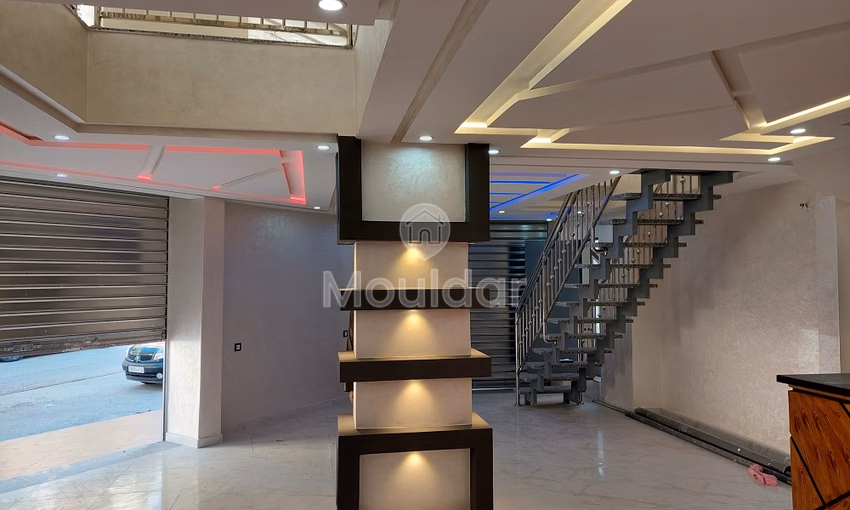 Maison à vendre avec balcon et trois étages