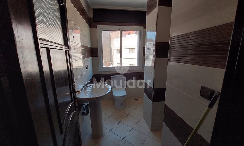 Maison à vendre avec balcon et trois étages