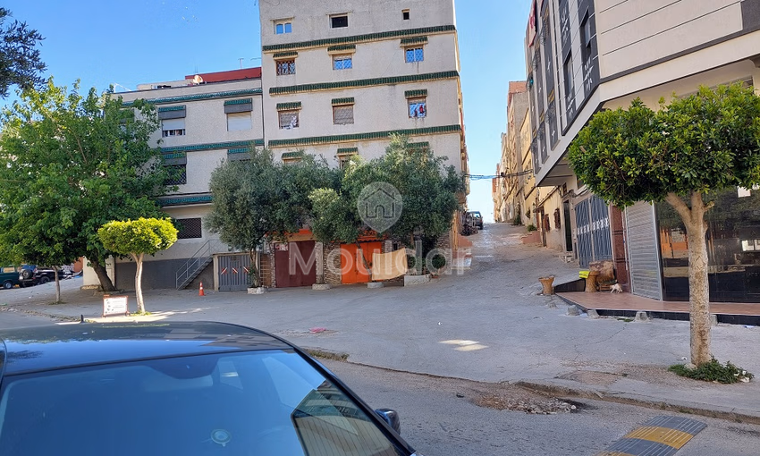 Maison à vendre avec balcon et trois étages