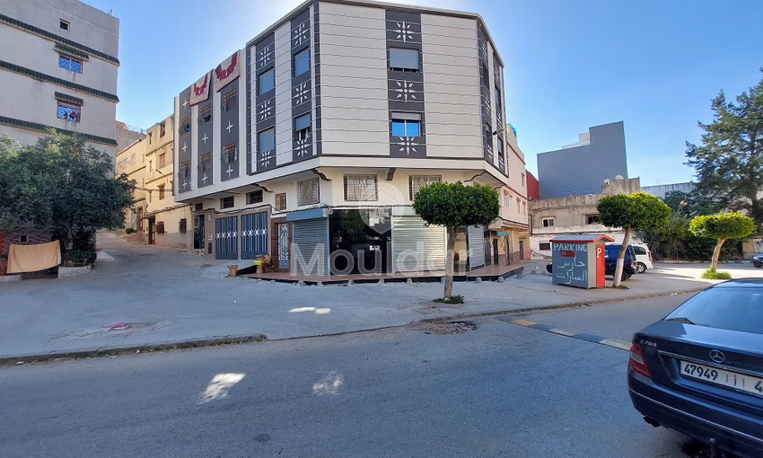 Maison à vendre avec balcon et trois étages