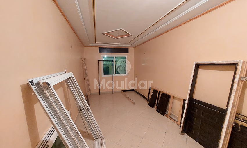 Maison à vendre avec balcon et trois étages