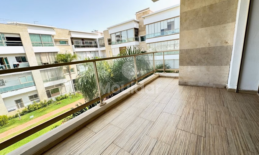 Apartamento en alquiler con jardín en el segundo piso