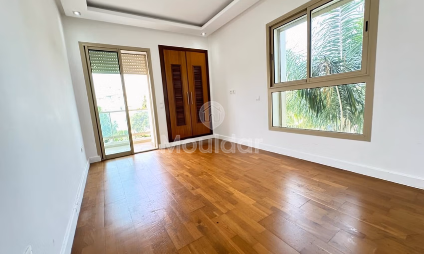 Apartamento en alquiler con jardín en el segundo piso