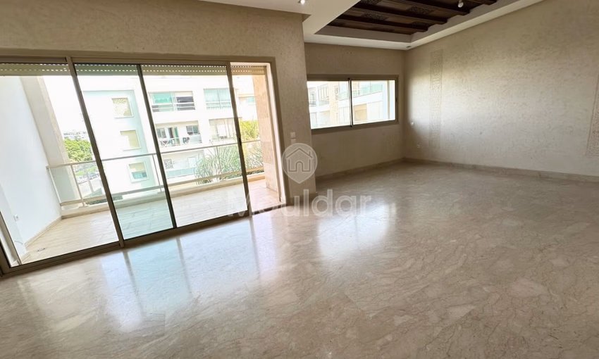 Apartamento en alquiler con jardín en el segundo piso