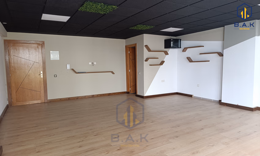 Bureau à louer avec terrasse au premier étage