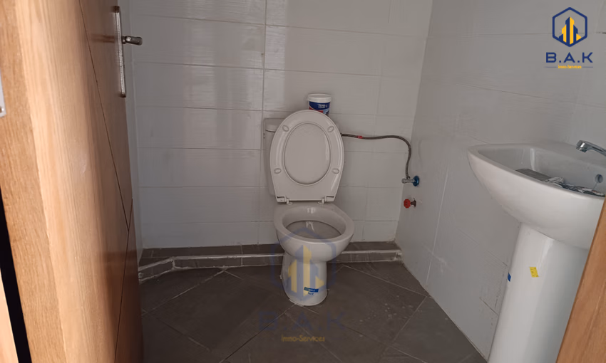 Bureau à louer avec terrasse au premier étage