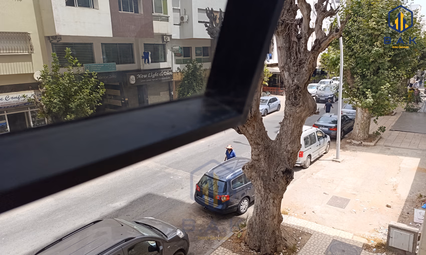Bureau à louer avec terrasse au premier étage