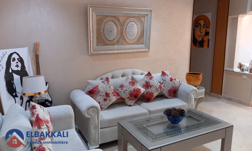 شقة للإيجار مع شرفة في الطابق الأول شقة للإيجار مع شرفة في الطابق الأول