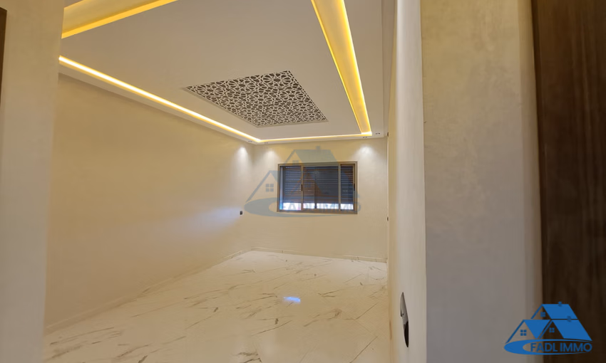 شقة للبيع مع موقف سيارات في الطابق الأول