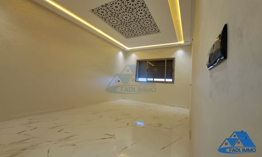 شقة للبيع مع موقف سيارات في الطابق الأول شقة للبيع مع موقف سيارات في الطابق الأول