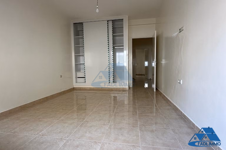 Bureau à louer avec terrasse au premier étage