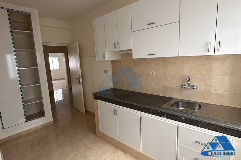 Bureau à louer avec terrasse au premier étage