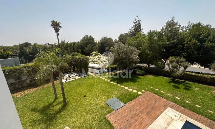 Villa for rent in Bouskoura, 5 bedrooms, Green Town sector, 848 m².