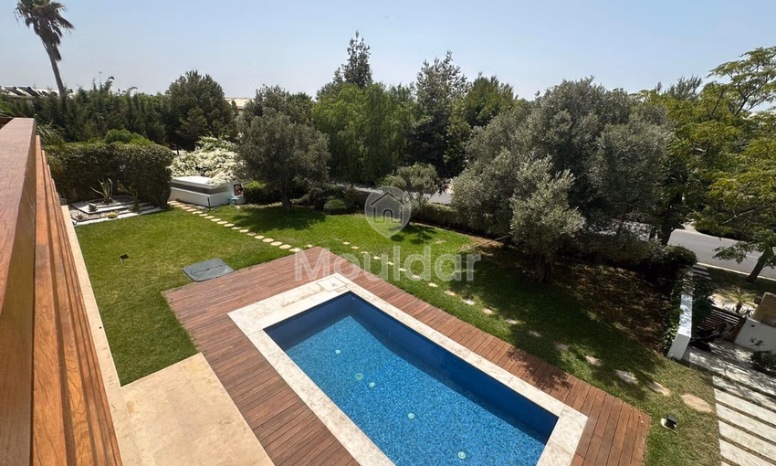 Villa for rent in Bouskoura, 5 bedrooms, Green Town sector, 848 m².