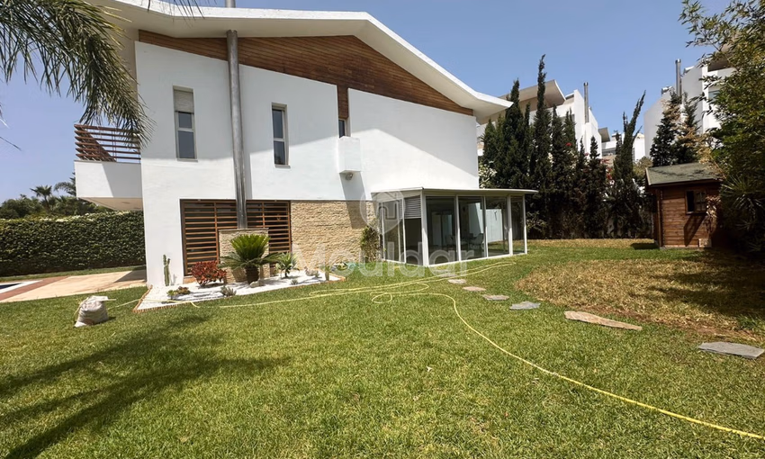 Villa for rent in Bouskoura, 5 bedrooms, Green Town sector, 848 m².